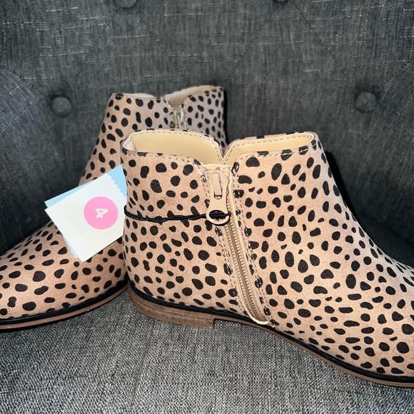 Cat & Jack - Ankle boots. Size -Big kid 4 - Picture 6 of 8